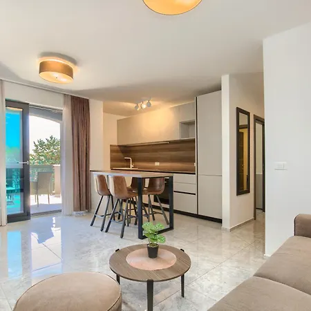 Apartment Vista Mare G I Steps Away From The Sea Pjescana Uvala